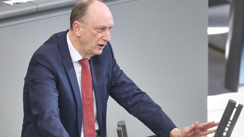 Klaus Wiener, CDU, spricht am Rednerpult im Bundestag
