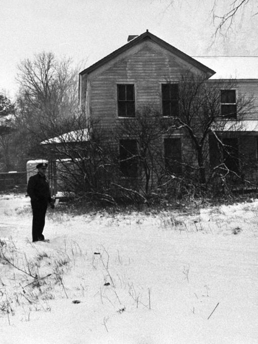 Blick auf das Haus des mutmaßlichen Serienmörders Ed Gein, in dem er ein trügerisch ruhiges Leben führte und in dem Teile der Leichen seiner Opfer gefunden wurden.