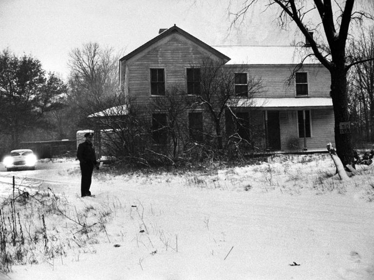 Blick auf das Haus des mutmaßlichen Serienmörders Ed Gein, in dem er ein trügerisch ruhiges Leben führte und in dem Teile der Leichen seiner Opfer gefunden wurden.