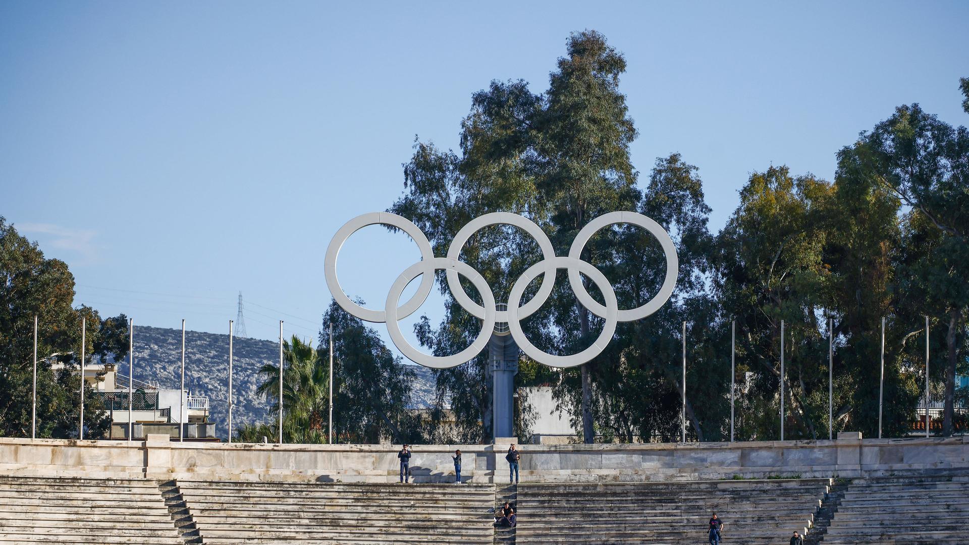 Die Olympische Symbole im Panathinaiko-Stadion in Athen, Griechenland, 2024. 