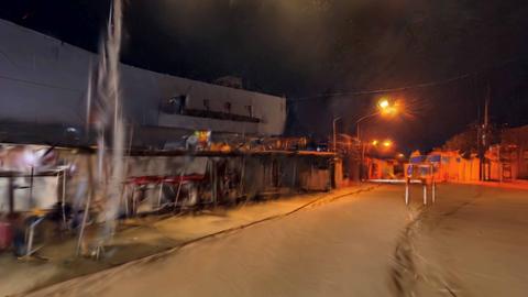 KI-generiertes Bild einer Straße in Ayia Napa, Zypern. Aus einem Projekt von Emiddio Vasquez.