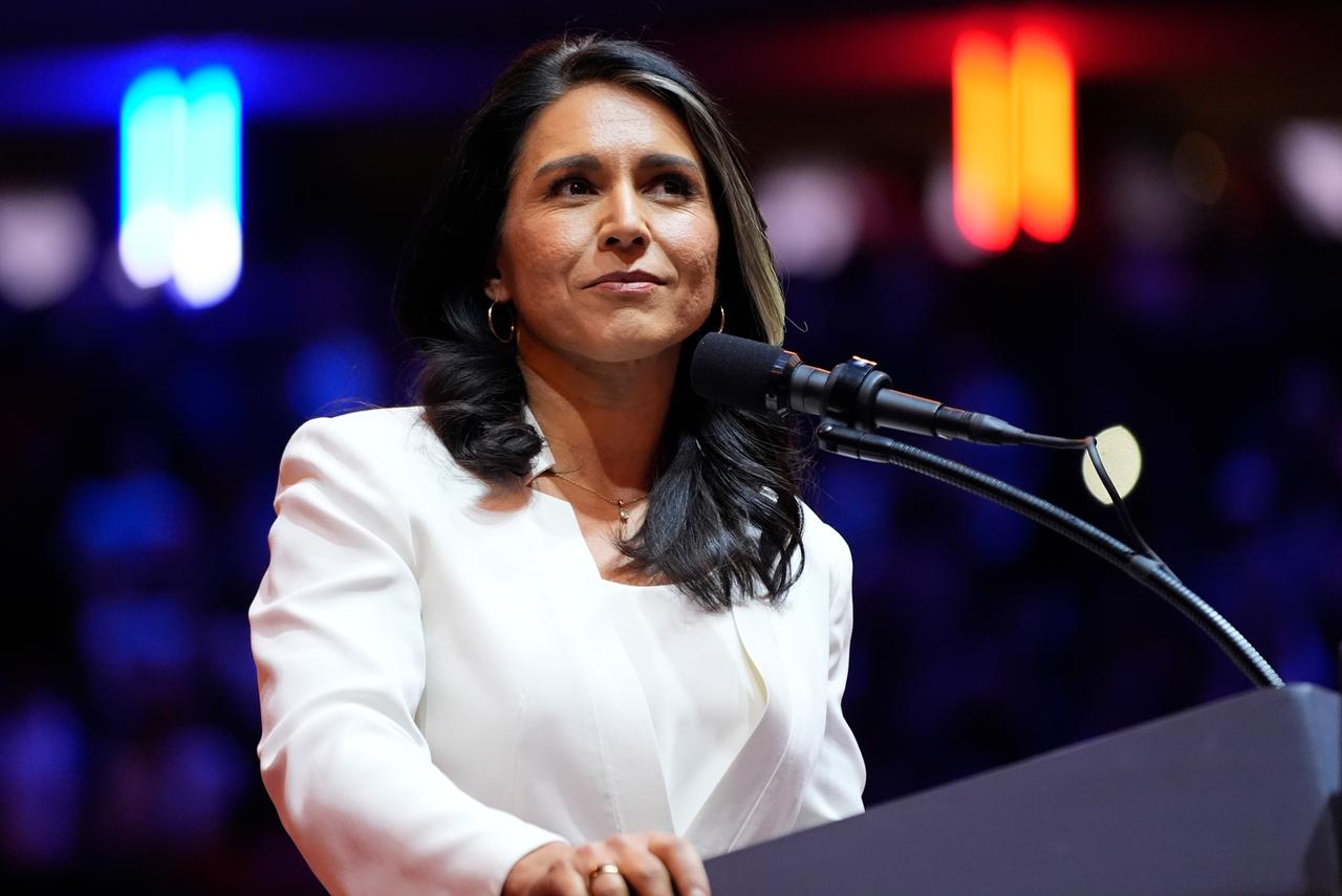 Tulsi Gabbard spricht im Madison Square Garden auf einer Wahlkampfveranstaltung von Donald Trump.