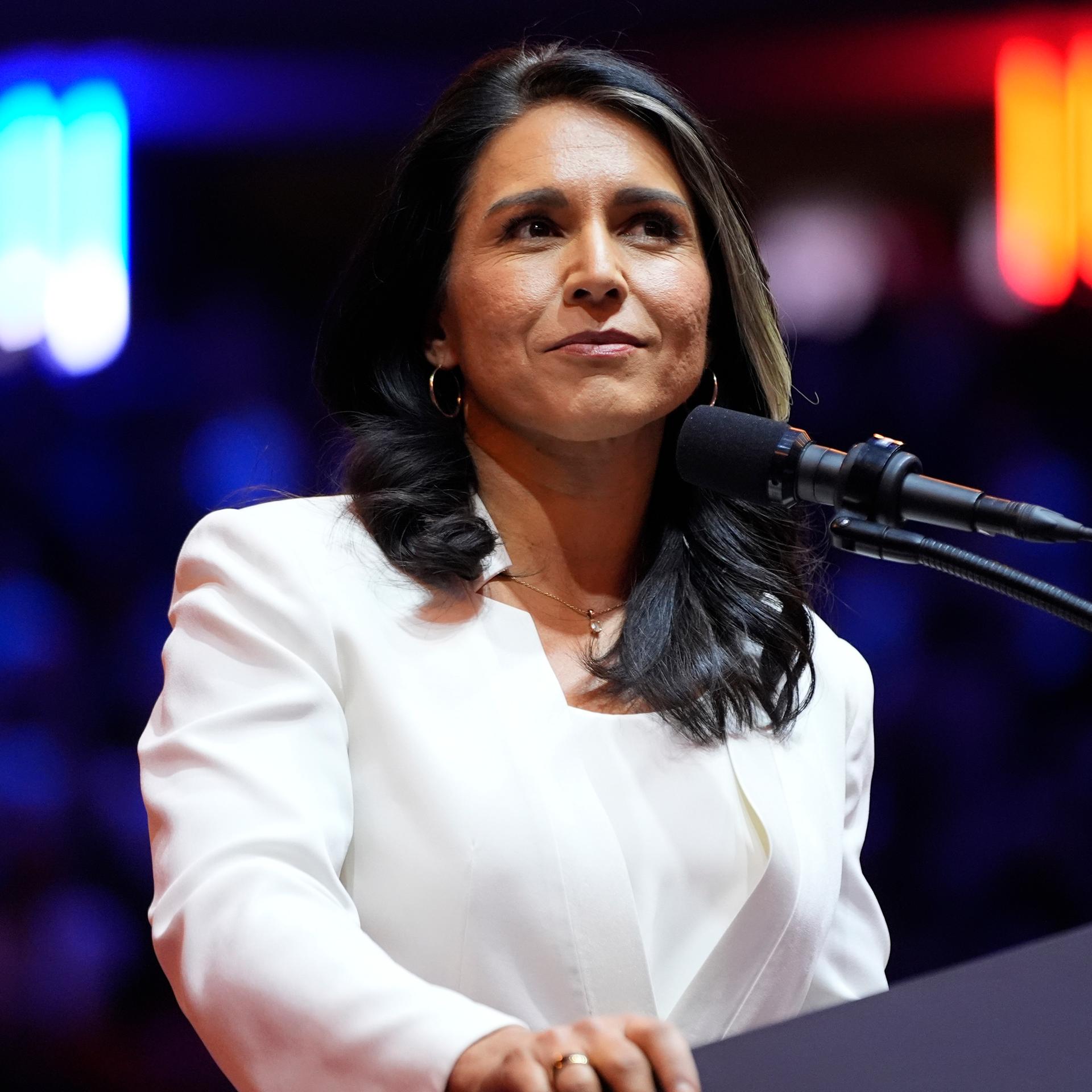 Tulsi Gabbard spricht im Madison Square Garden auf einer Wahlkampfveranstaltung von Donald Trump.