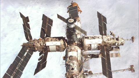 Die Raumstation MIR, aufgenommen zehn Jahre nach dem Aufenthalt des Kosmonauten Momand. 