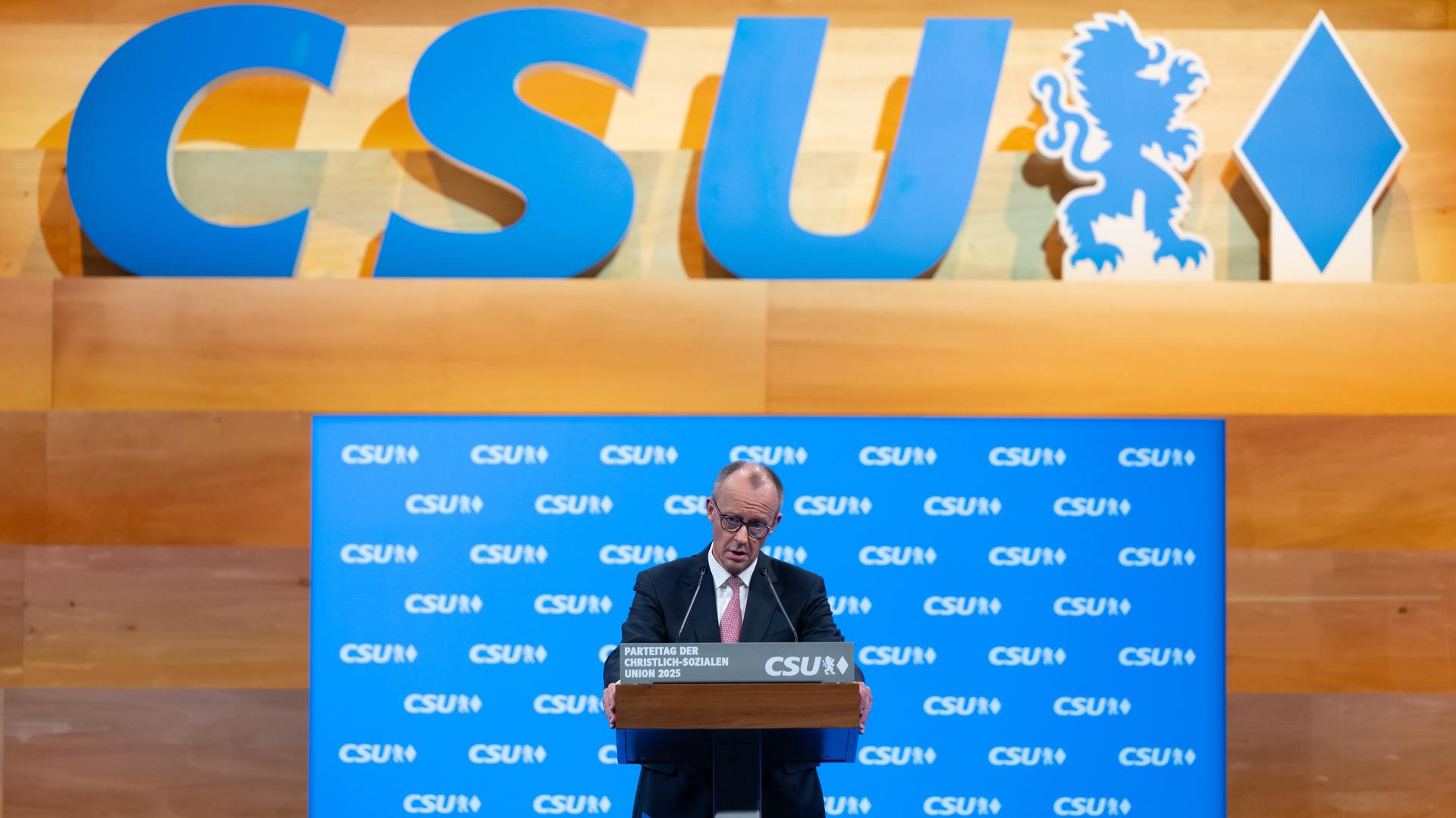 Bundeskanzler Friedrich Merz spricht beim CSU-Parteitag in München. Bundeskanzler Friedrich Merz spricht beim CSU-Parteitag in München.