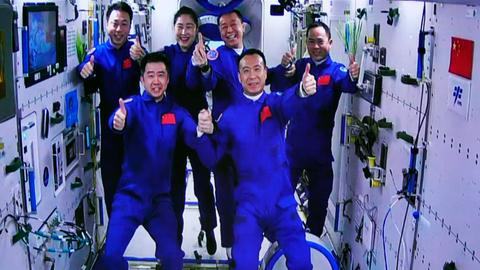 Sechs Personen im Himmelspalast: Besatzungswechsel auf Chinas Raumstation Tiangong