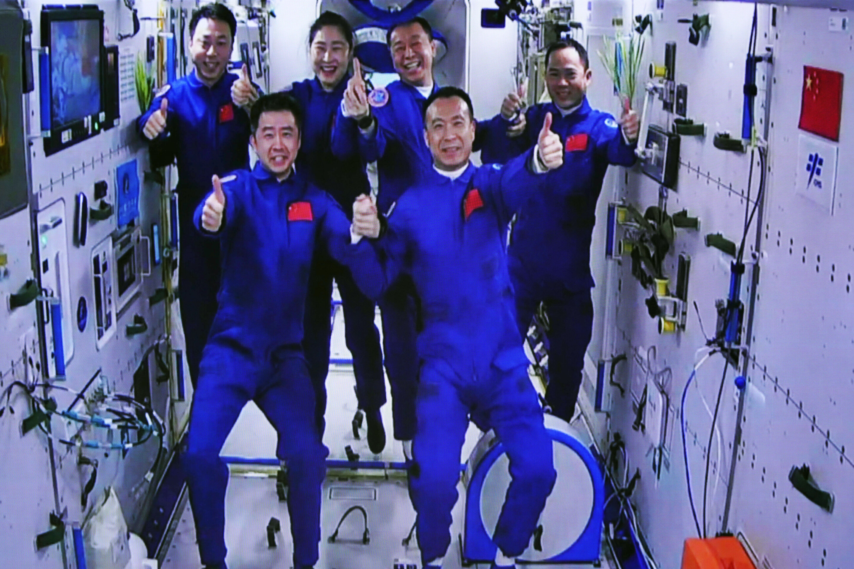 Raumfahrt - Drei chinesische Astronauten zurück auf der Erde