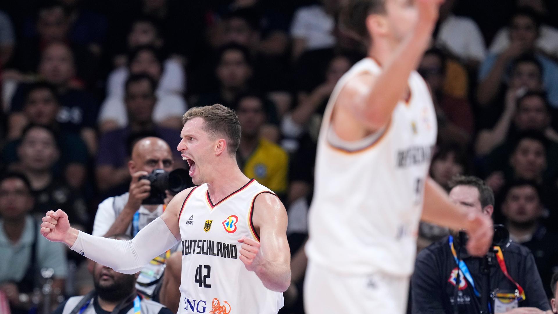 Andreas Obst jubelt über einen Korb Andreas Obst jubelt über einen Korb