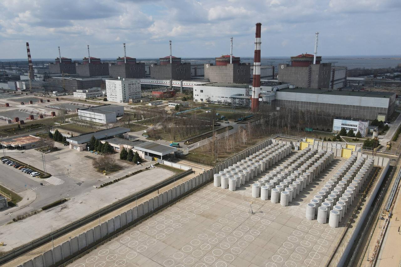 Das Atomkraftwerk bei Saporischschja aus der Luft fotografiert