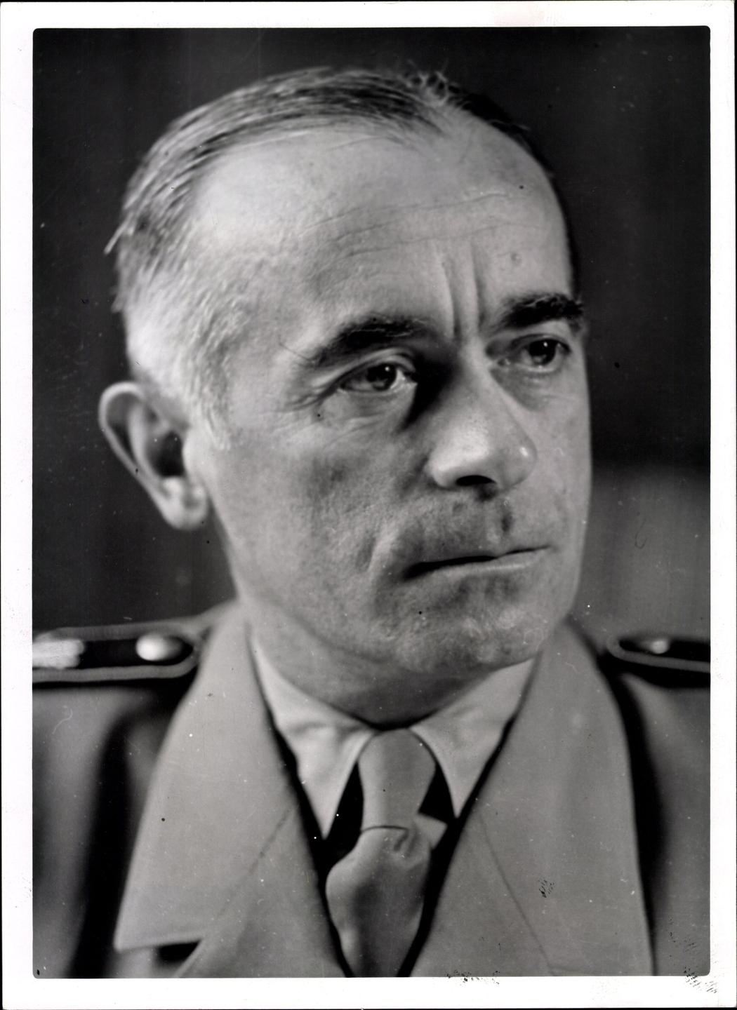 Reichssportführer Hans von Tschammer und Osten, Portrait, Obergebietsführer der HJ