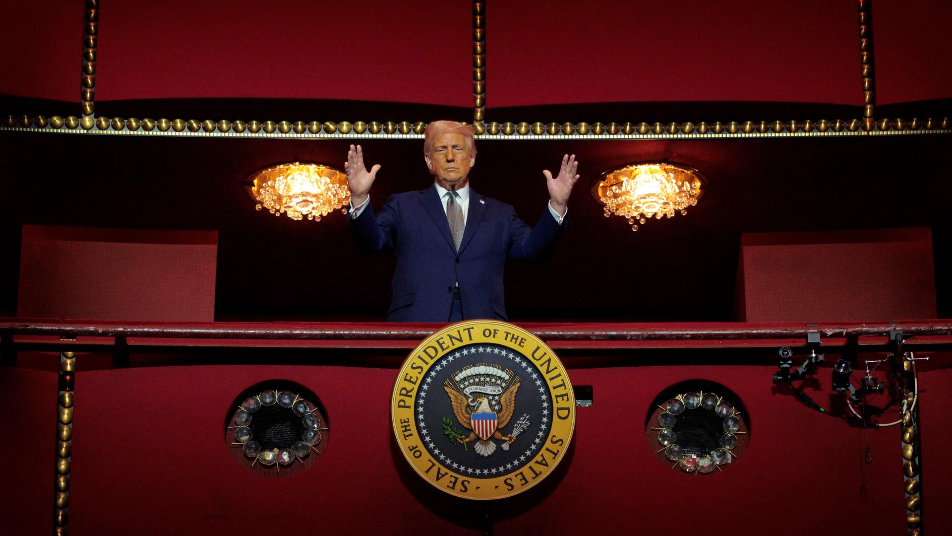US-Präsident Trump in der "Presidential Box" im Opernhaus im John F. Kennedy Center in Washington US-Präsident Trump in der "Presidential Box" im Opernhaus im John F. Kennedy Center in Washington