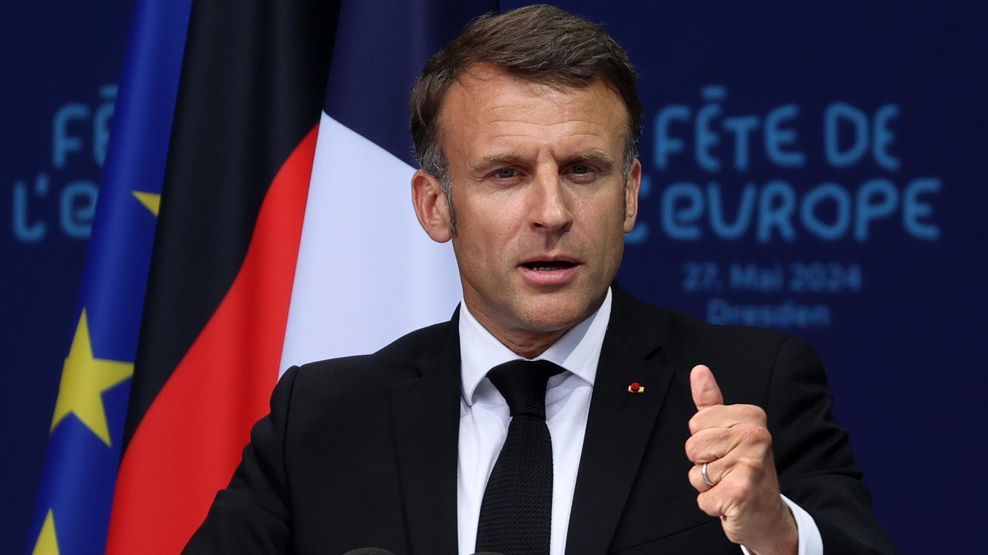 Dresden: Emmanuel Macron, Präsident von Frankreich, spricht beim Europäischen Jugendfest "Fête de l'Europe" auf dem Neumarkt vor der Frauenkirche. Dresden: Emmanuel Macron, Präsident von Frankreich, spricht beim Europäischen Jugendfest "Fête de l'Europe" auf dem Neumarkt vor der Frauenkirche.