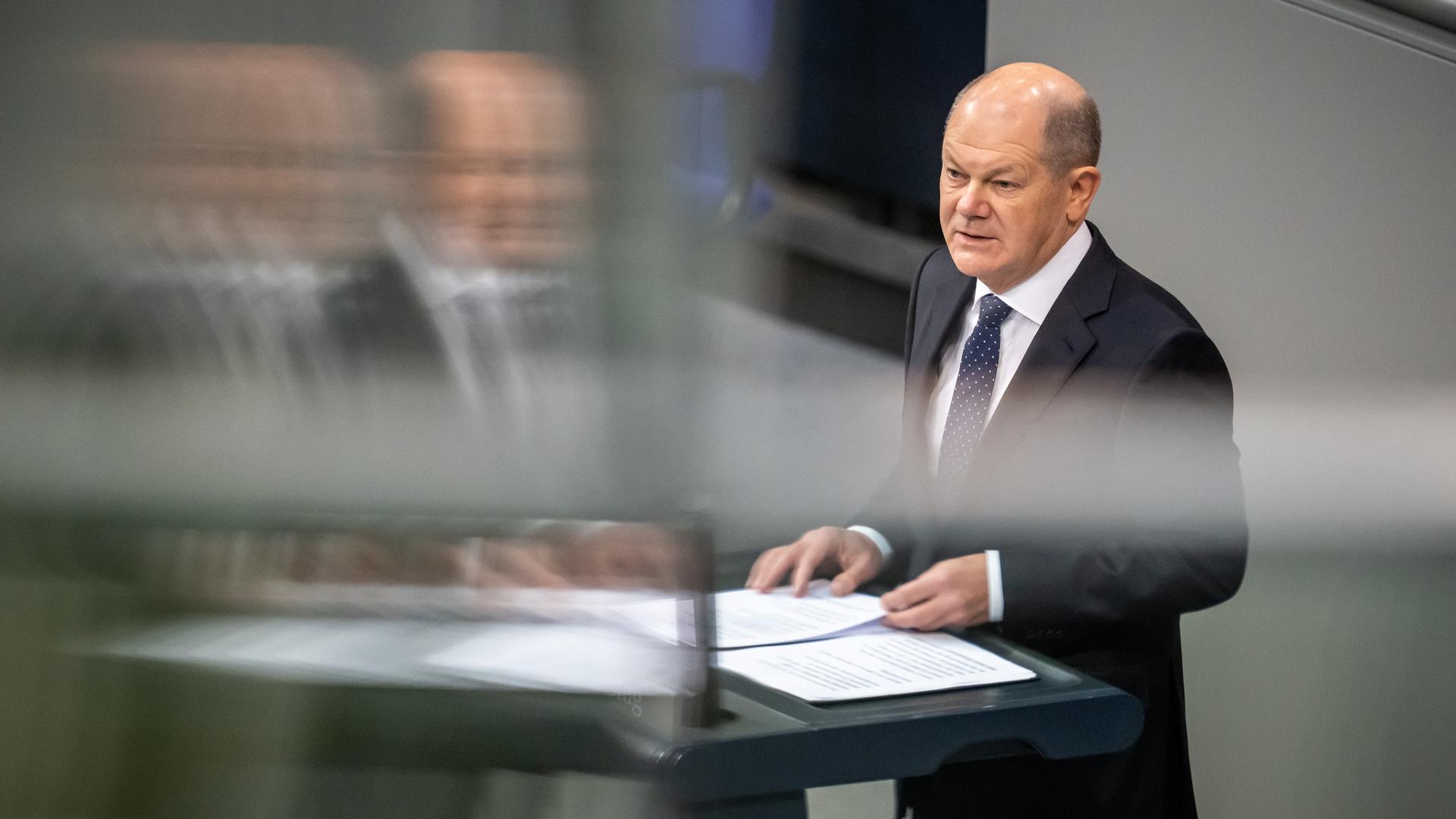 Bundeskanzler Olaf Scholz (SPD) bei seiner Regierungserklärung zur Haushaltslage Ende November 2023