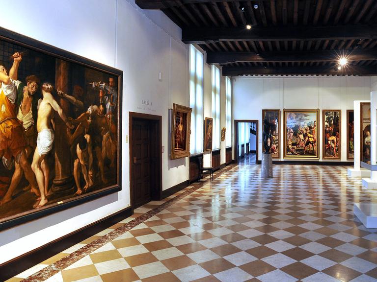Innenansicht eines der Ausstellungsräume im Musée de la Chartreuse in Douai, Frankreich