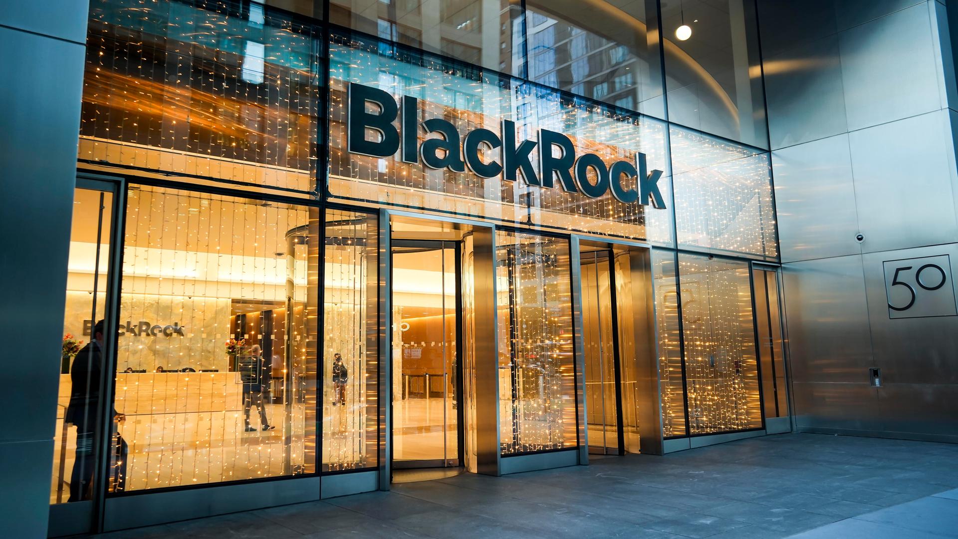 Der Eingang zur US-Gesellschaft BlackRock in New York