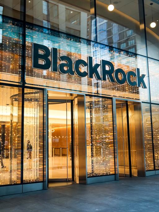 Der Eingang zur US-Gesellschaft BlackRock in New York