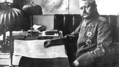 Generalfeldmarschall Paul von Hindenburg 1917 im Hauptquartier des Westens in Bad Kreuznach