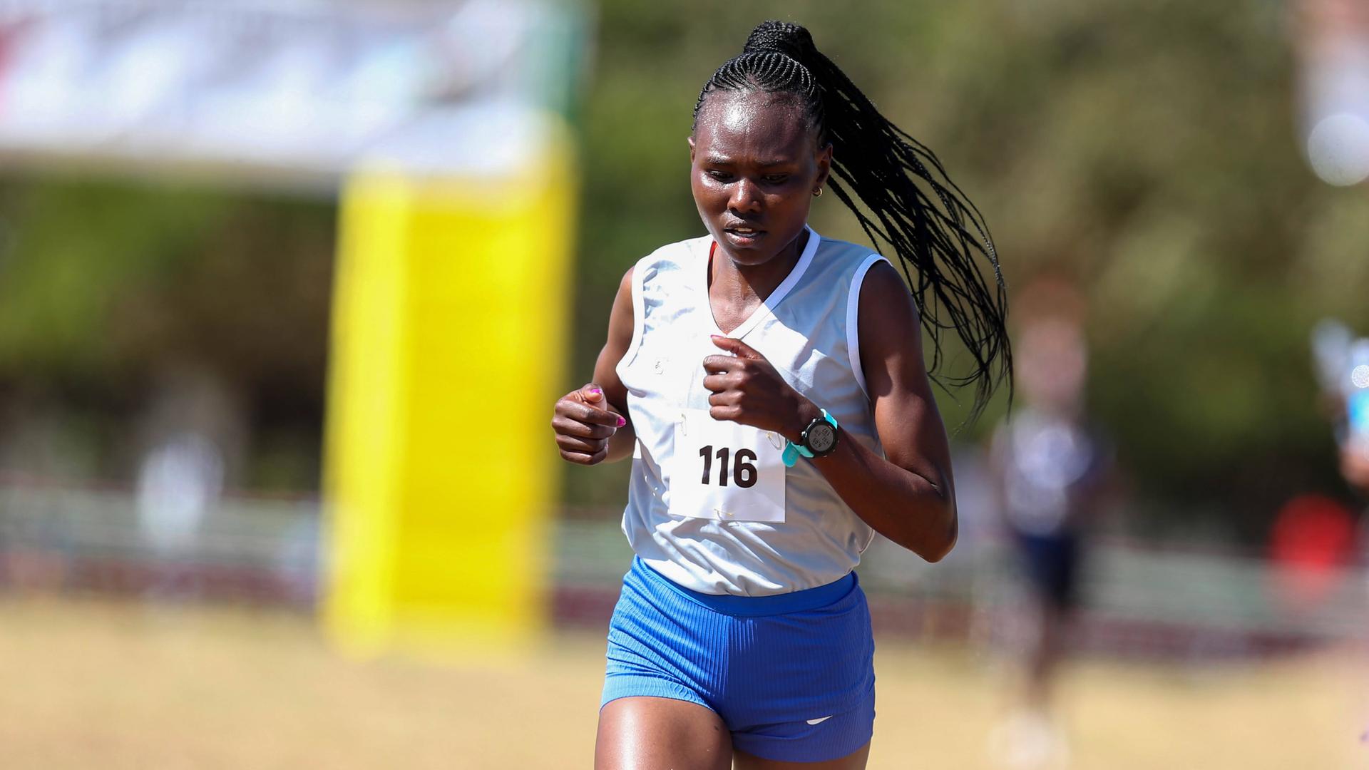 Die Marathonläuferin Ruth Chepnegetich läuft bei einem Rennen.