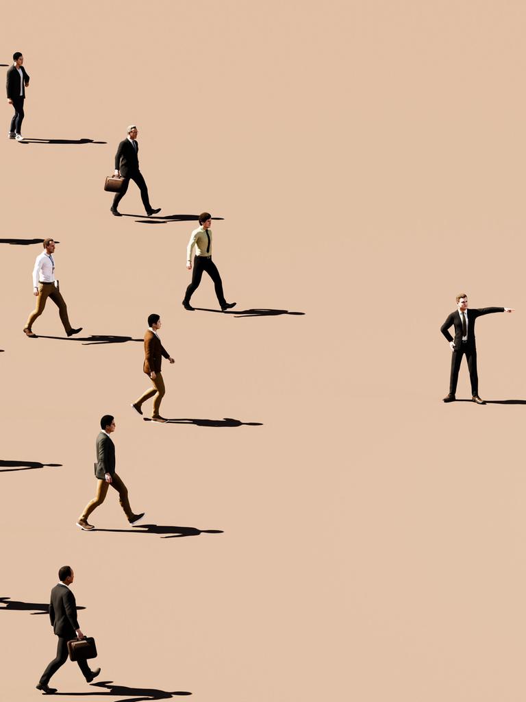Illustration eines Unternehmensleiters, der in eine Richtung zeigt, während eine große Gruppe von Geschäftsleuten zielstrebig hinter ihm hergeht, vor einem hellbraunen Hintergrund. 