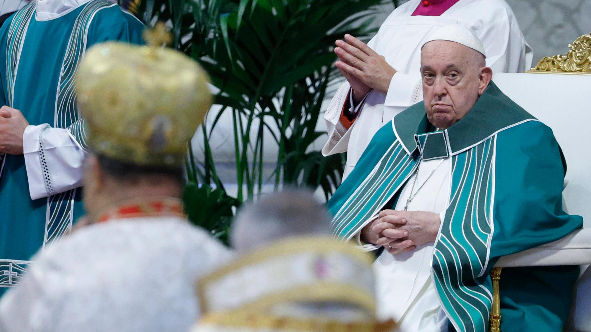 Papst Franziskus feiert den Abschlussgottesdienst zur Weltsynode 