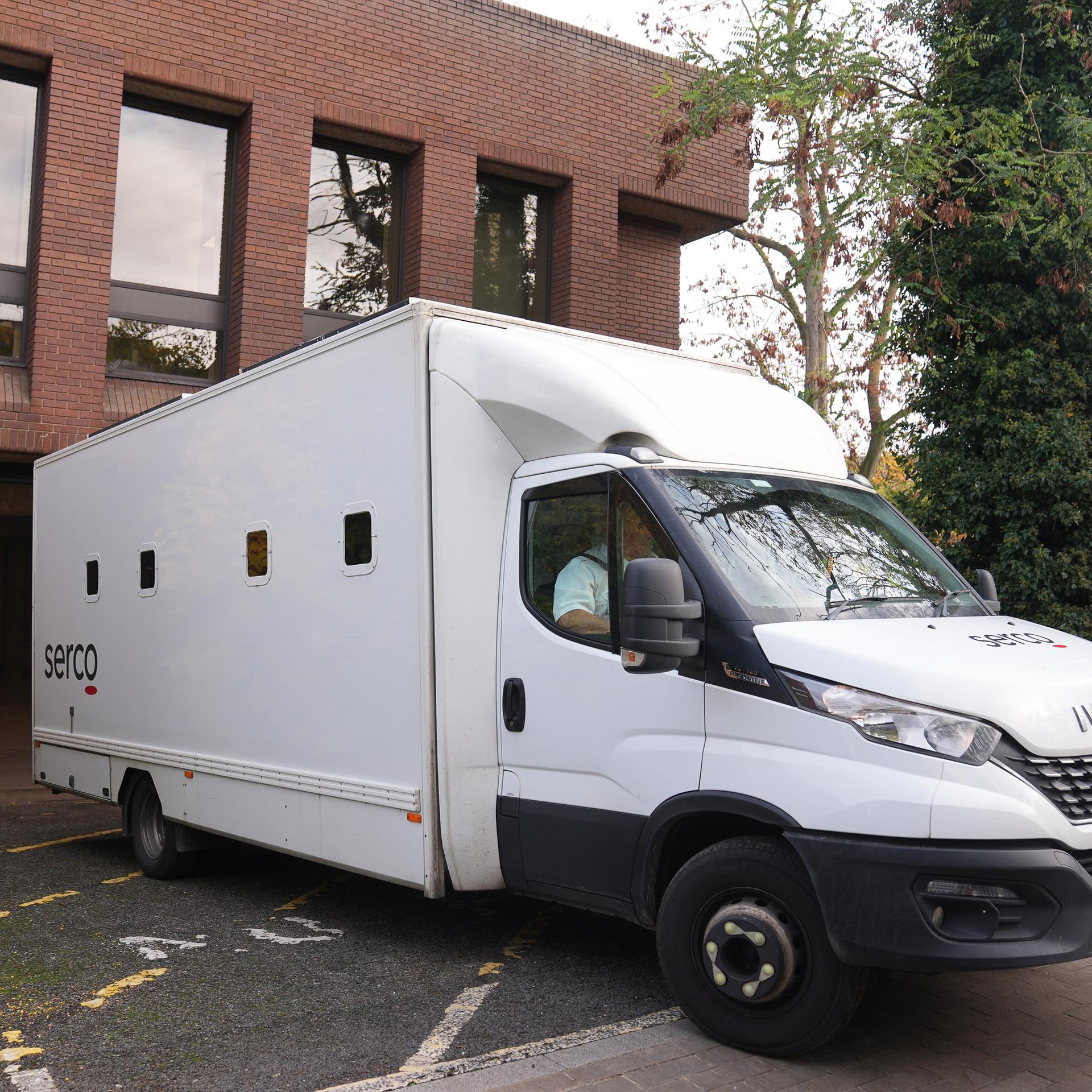 Huntingdon: Ein Transporter verlässt das Gericht von Peterborough.