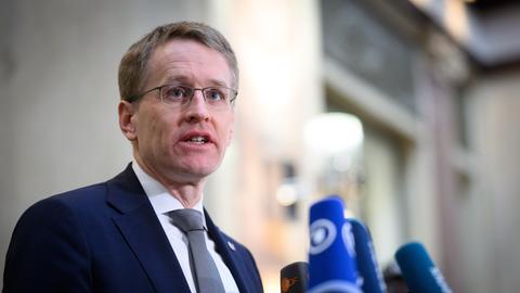 Daniel Günther (CDU), Ministerpräsident von Schleswig-Holstein, äußert sich nach der Abstimmung in der Plenarsitzung im Deutschen Bundesrat. 