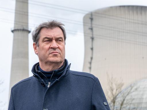 Markus Soeder (Ministerpraesident Bayern und CSU Vorsitzender) steht vor dem Atomkraftwerk Isar 2 am 13.04.2023.