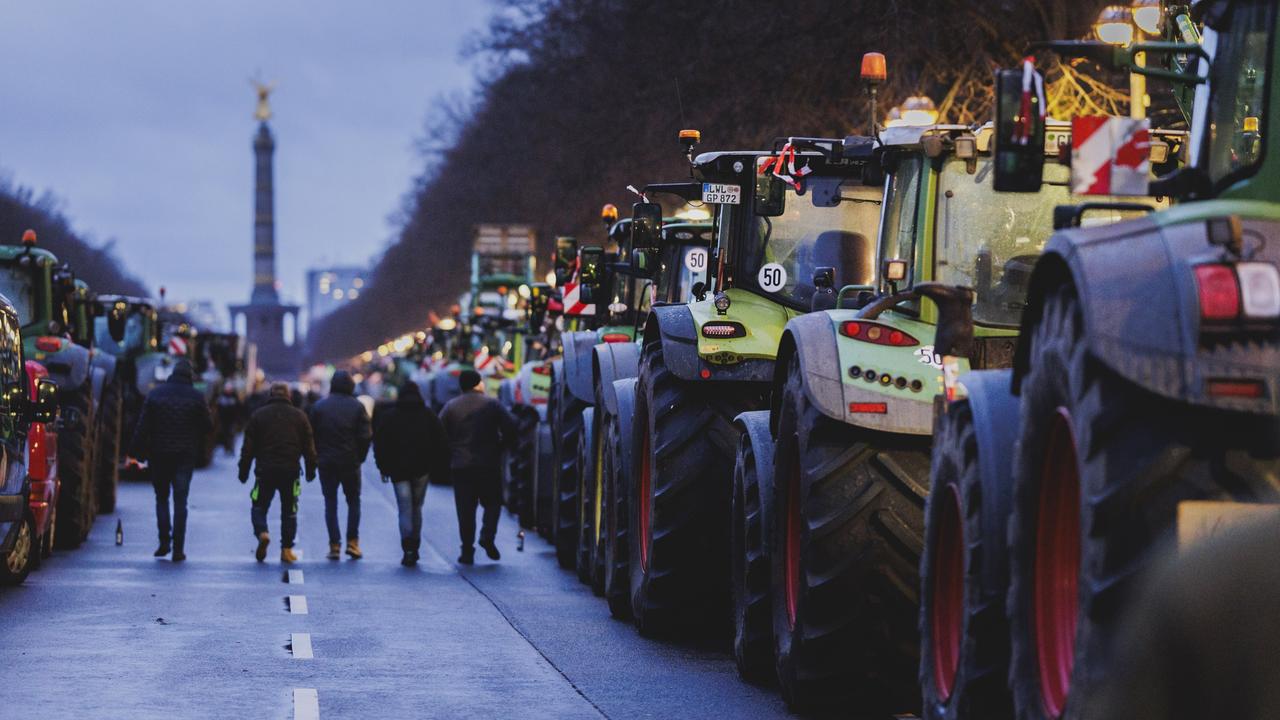 Strassenblockaden im Zentrum von Berlin, aufgenommen im Rahmen der Bauern-Proteste am 15.01.2024.