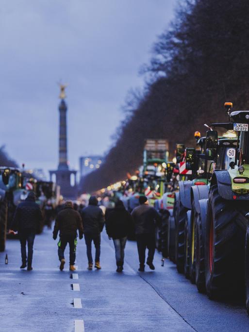 Strassenblockaden im Zentrum von Berlin, aufgenommen im Rahmen der Bauern-Proteste am 15.01.2024.