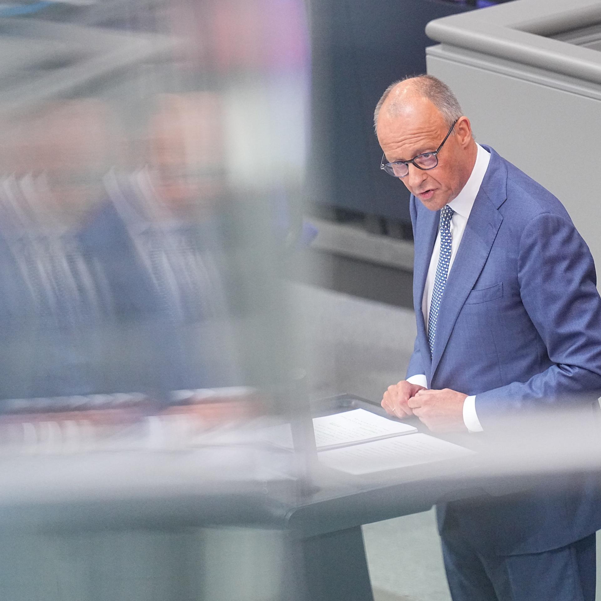 Bundeskanzler Friedrich Merz (CDU) spricht in der Generaldebatte im Rahmen der Haushaltsberatungen im Bundestag.