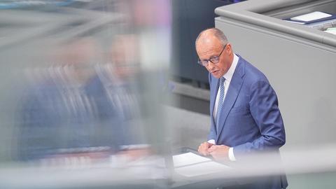 Bundeskanzler Friedrich Merz (CDU) spricht in der Generaldebatte im Rahmen der Haushaltsberatungen im Bundestag.