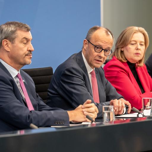Pressekonferenz nach dem Koalitionsausschuss mit Bundeskanzler Friedrich Merz (CDU), dem bayersischen Ministerpräsidenten Markus Söder (lCSU), Bundesarbeitsministerin Bärbel Bas und Bundesfinanzminister Lars Klingbeil (beide SPD).