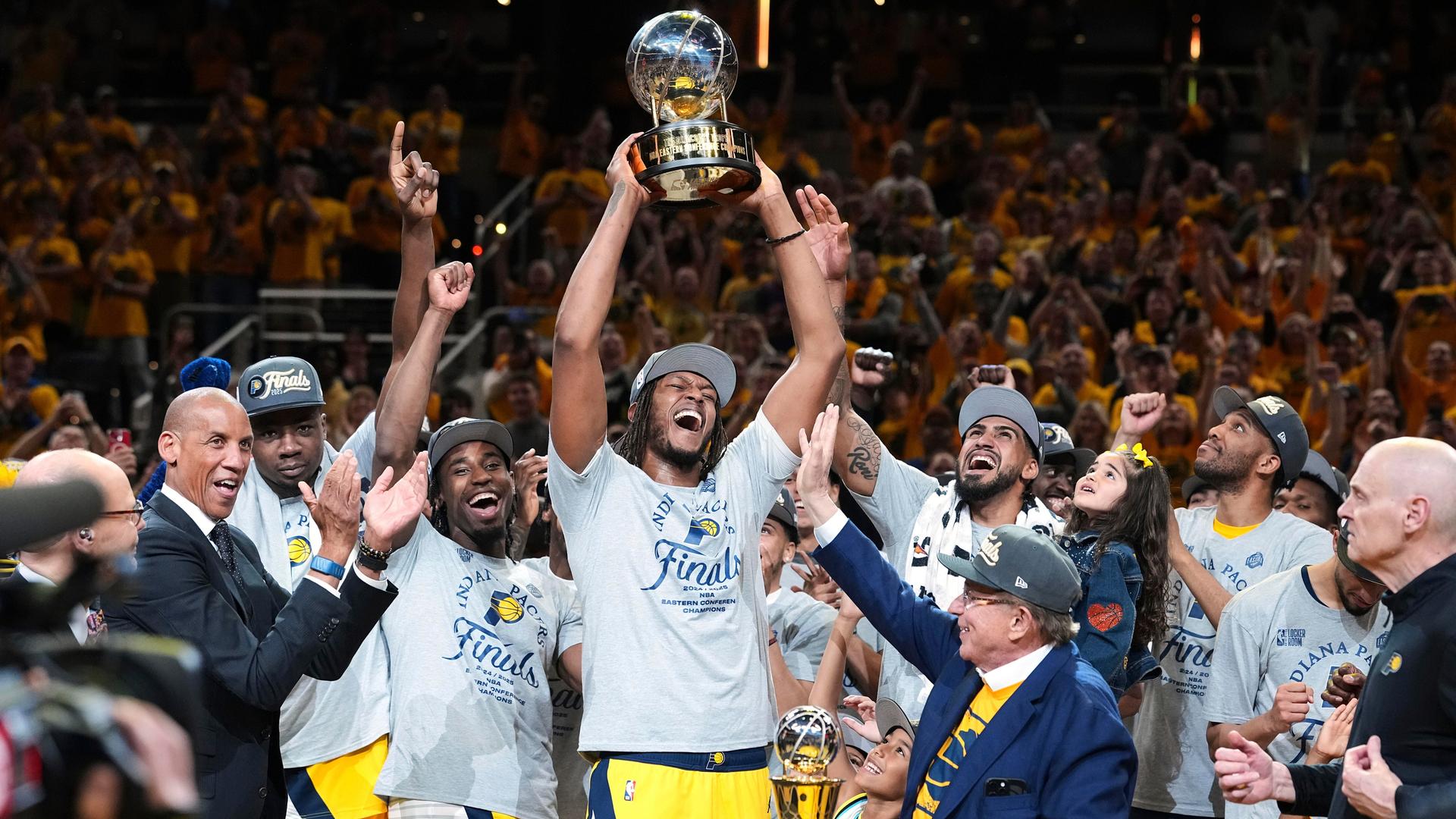 Jubel bei den Indiana Pacers nach dem Sieg im sechsten Spiel der Finalserie der Eastern Conference.