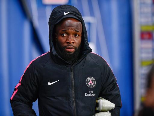 Lassana Diarra 2018 im Trainingsanzug von Paris Saint-Germain.