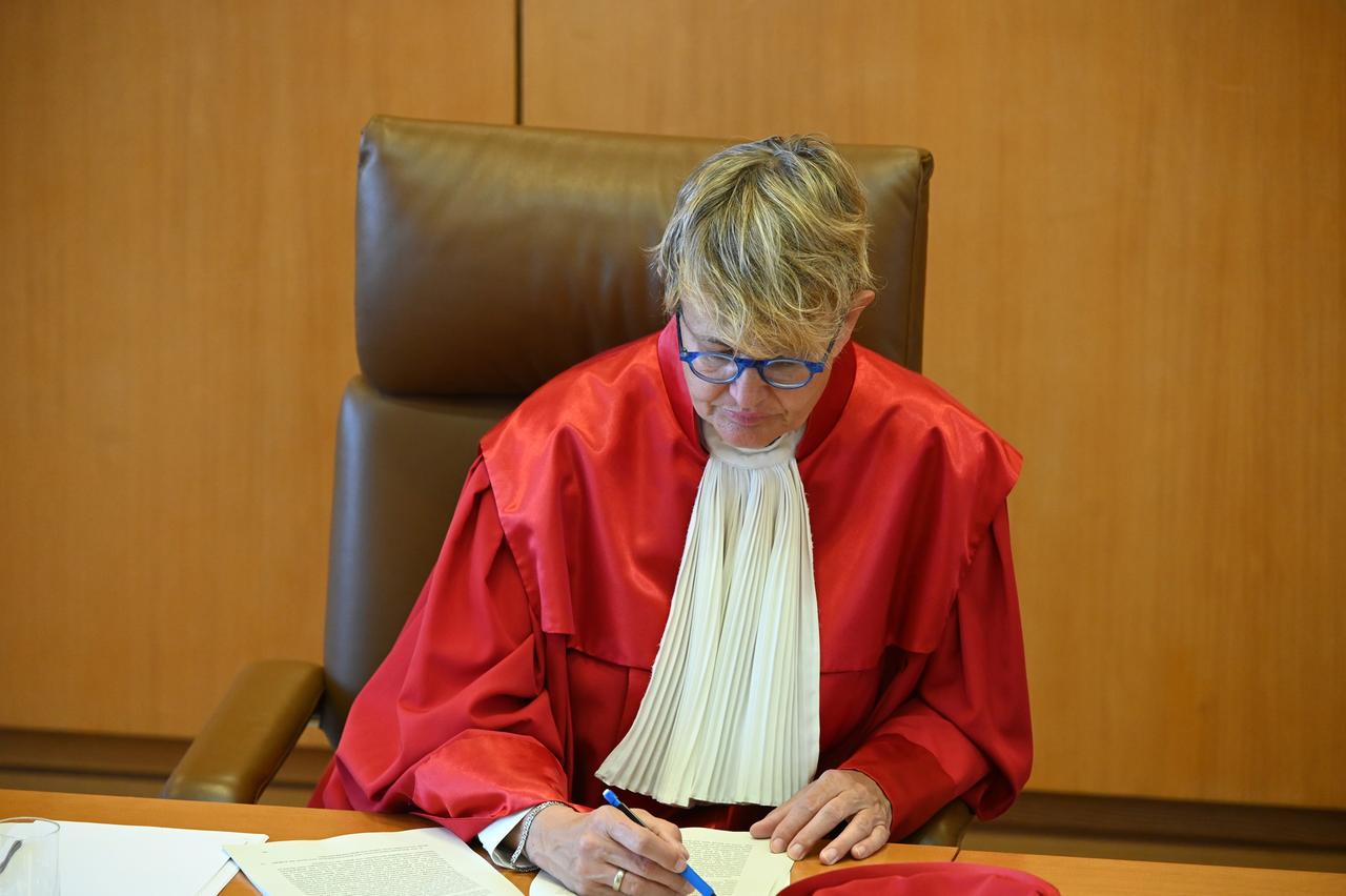 Die Bundesverfassungsrichterin Susanne Baer in roter Robe