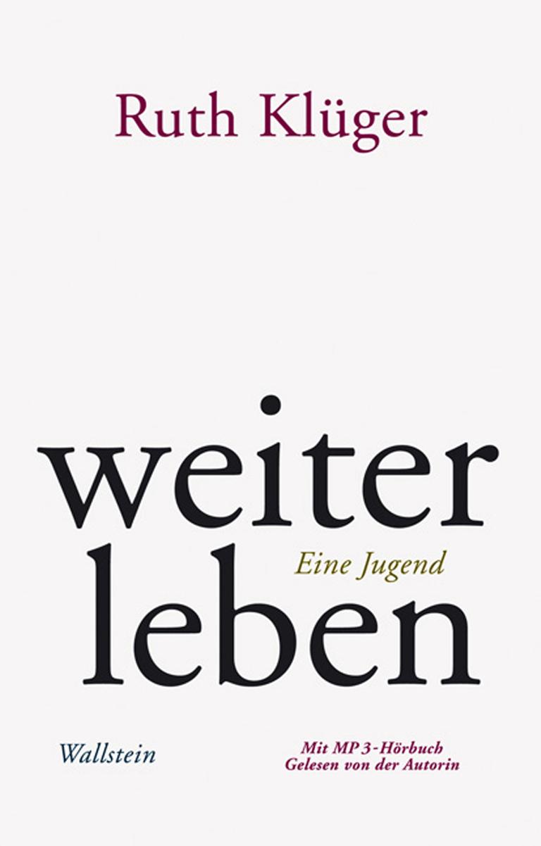 Das Cover des Buches "Weiter leben. Eine Jugend" von Ruth Klüger auf orangefarbenem Pastell. Auf weißem Untergrund stehen in Kleinbuchstaben die Worte "weiter" und leben", dazwischen in grüner Schrift "Eine Jugend". 