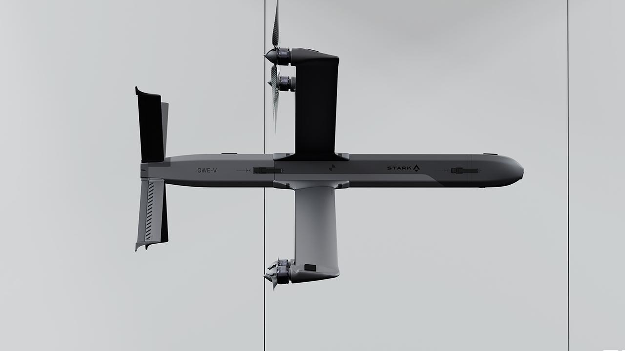 Schwarz-Weiß-Aufnahme einer Drohne von unten