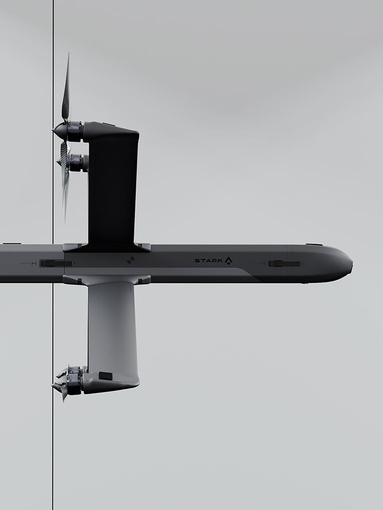 Schwarz-Weiß-Aufnahme einer Drohne von unten