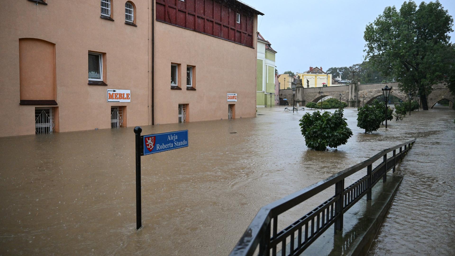 Bouře a záplavy v Rakousku a Polsku jsou velmi napjaté – nejméně šest mrtvých v Rumunsku