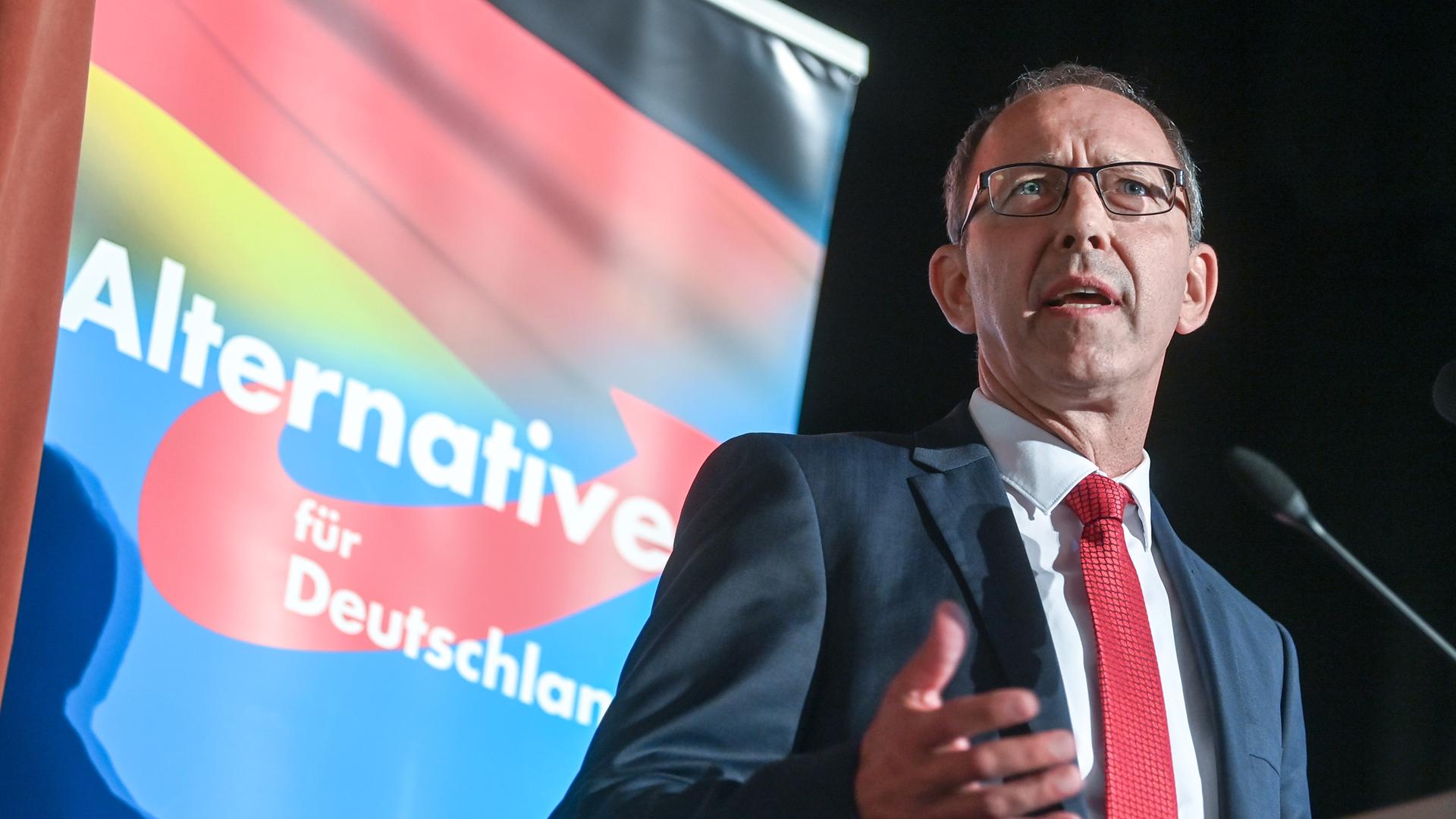 Jörg Urban, Fraktionsvorsitzender der AfD in Sachsen, spricht auf dem Wahlkampfauftakt der AfD Sachsen in Stollberg 2021. Gegen die Veranstaltung waren Proteste angekündigt.