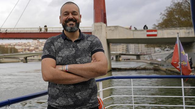 Joann Sfar lächelt in die Kamera.