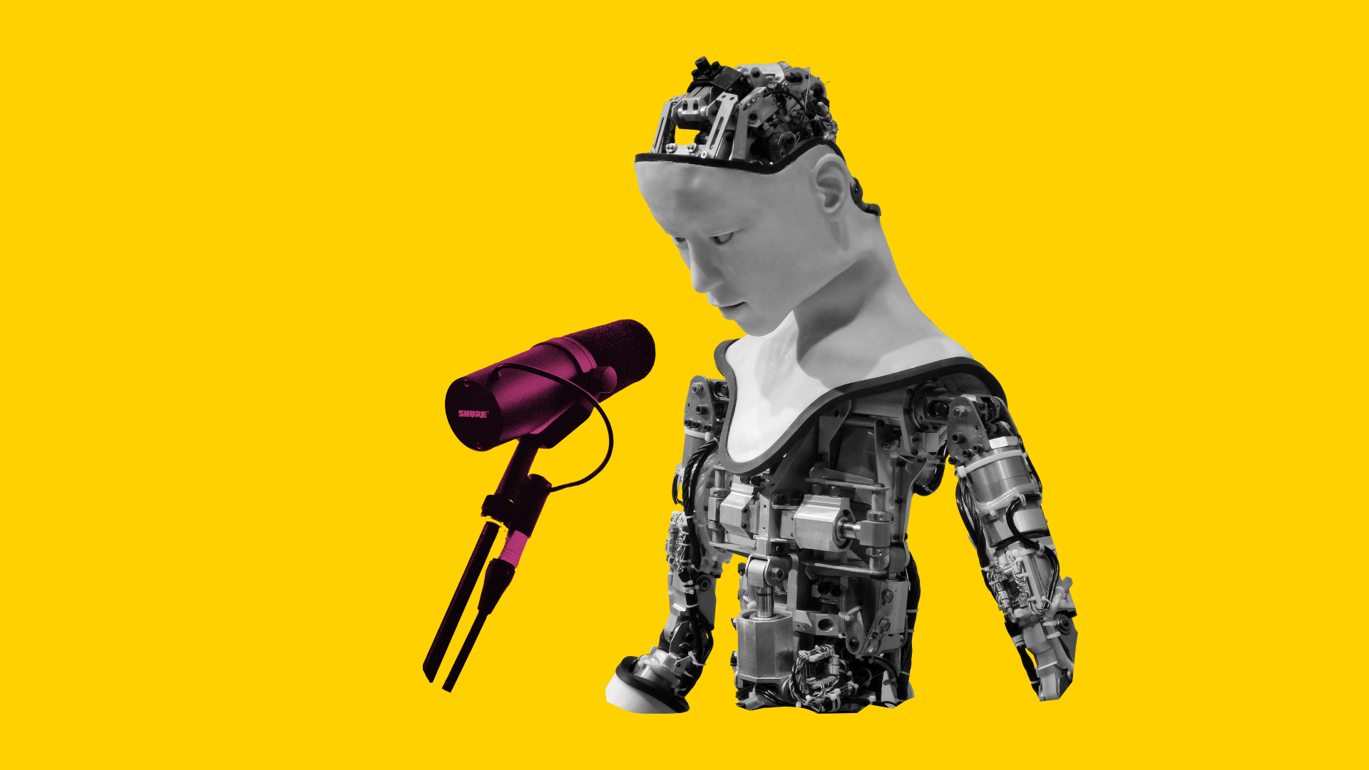 Ein Roboter mit menschlichem Körper steht vor einem Mikrofon.