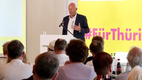 Thomas Kemmerich, Landesvorsitzender der FDP in Thüringen, spricht beim Landesparteitag in Weimar.