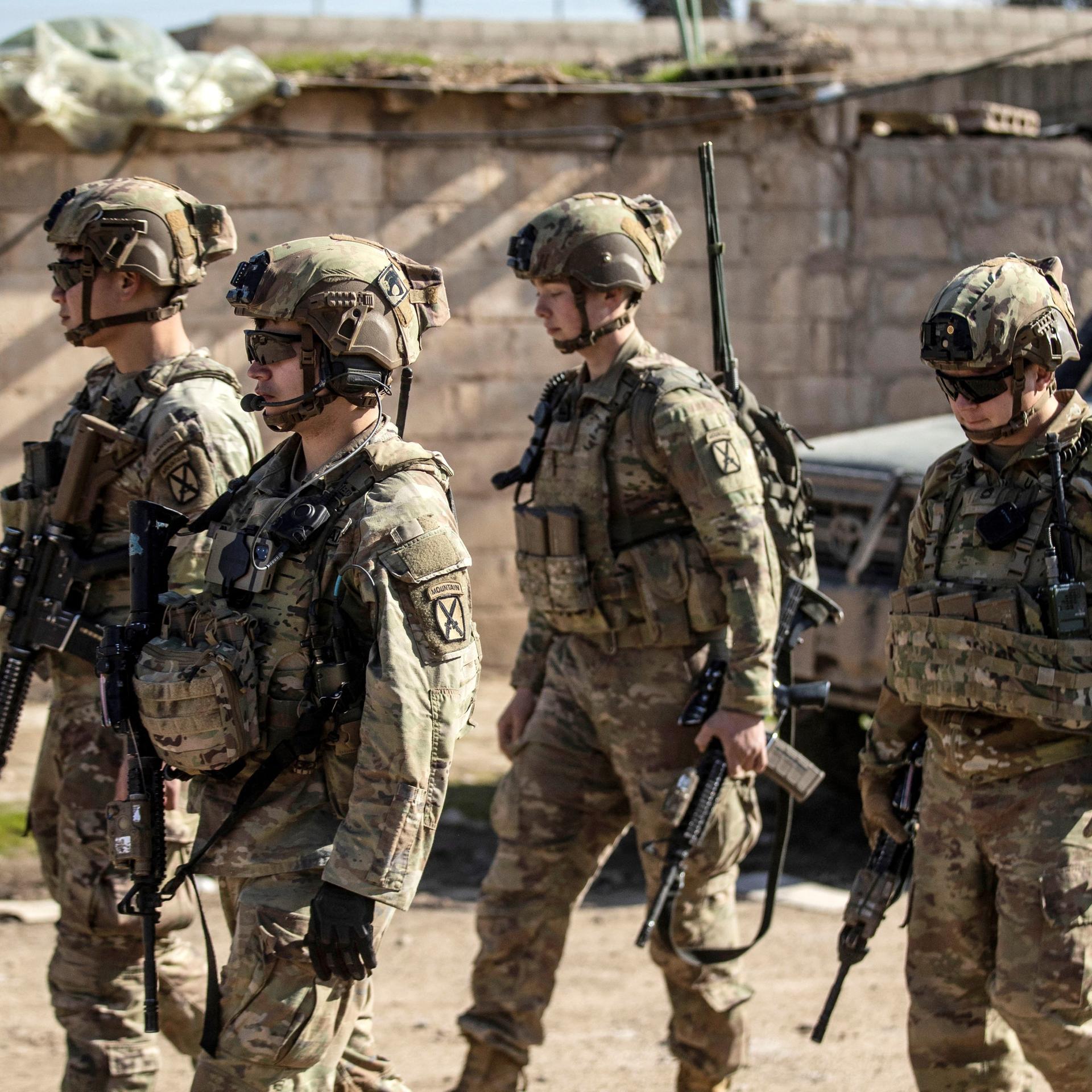 US-Soldaten patrouillieren in einer syrischen Kleinstadt.