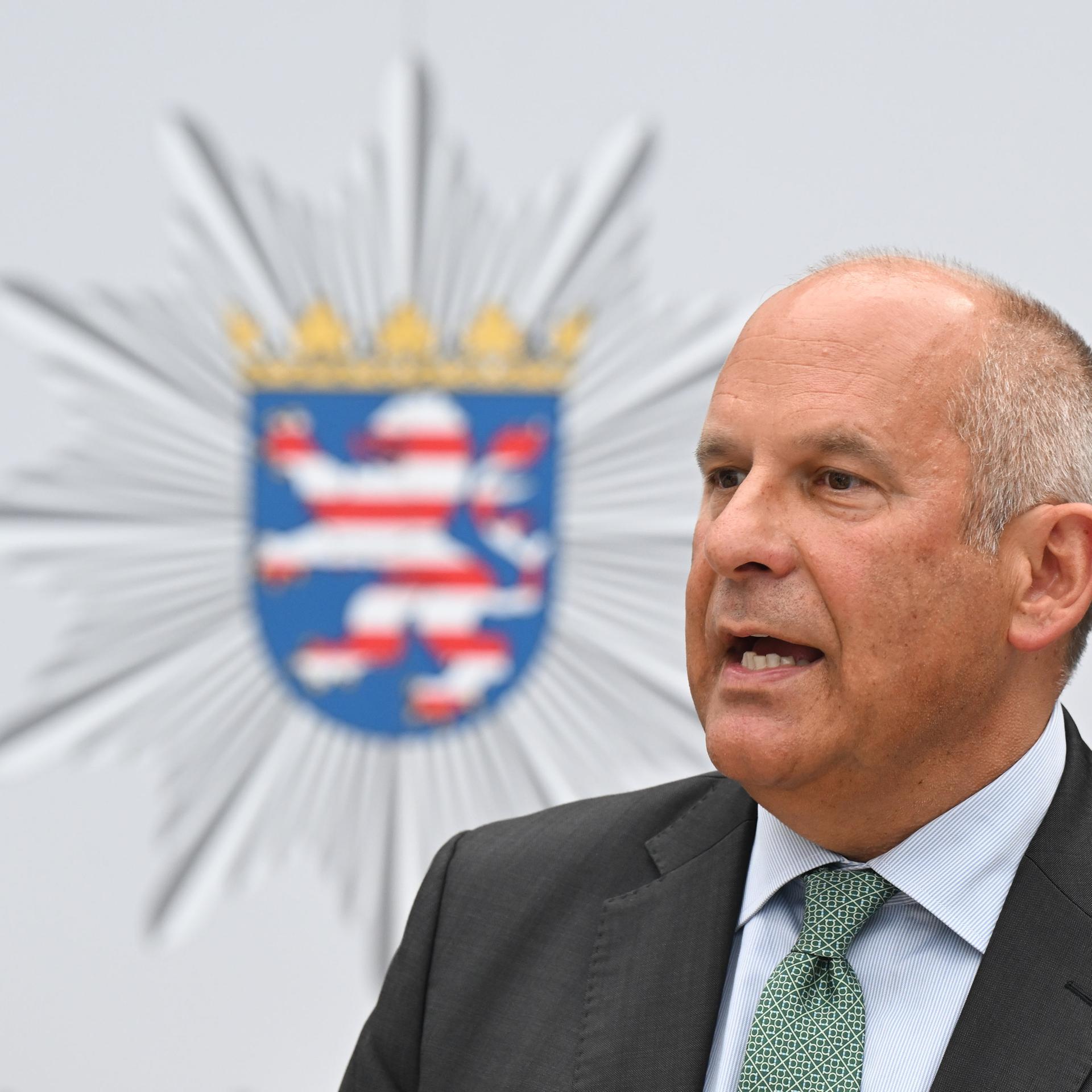 Hessen - Innenminister Poseck fordert Handyortung von Ausreisepflichtigen