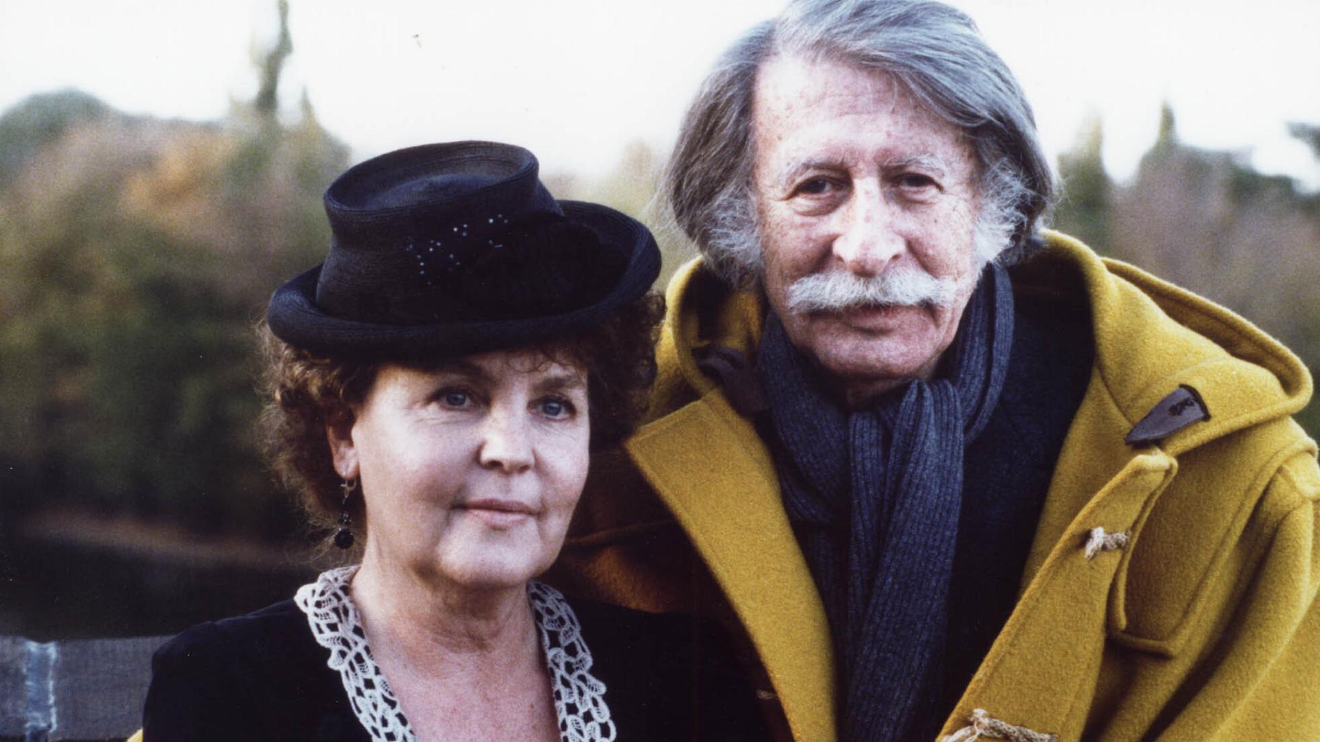 Schauspielerin Pauline Collins und Schriftsteller George Tabori. Pauline Collins spielte 1995 in der Verfilmung von "Mutters Courage" George Taboris Mutter, Elsa Tabori.