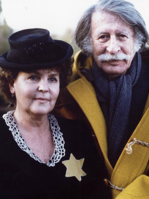 Schauspielerin Pauline Collins und Schriftsteller George Tabori. Pauline Collins spielte 1995 in der Verfilmung von "Mutters Courage" George Taboris Mutter, Elsa Tabori.