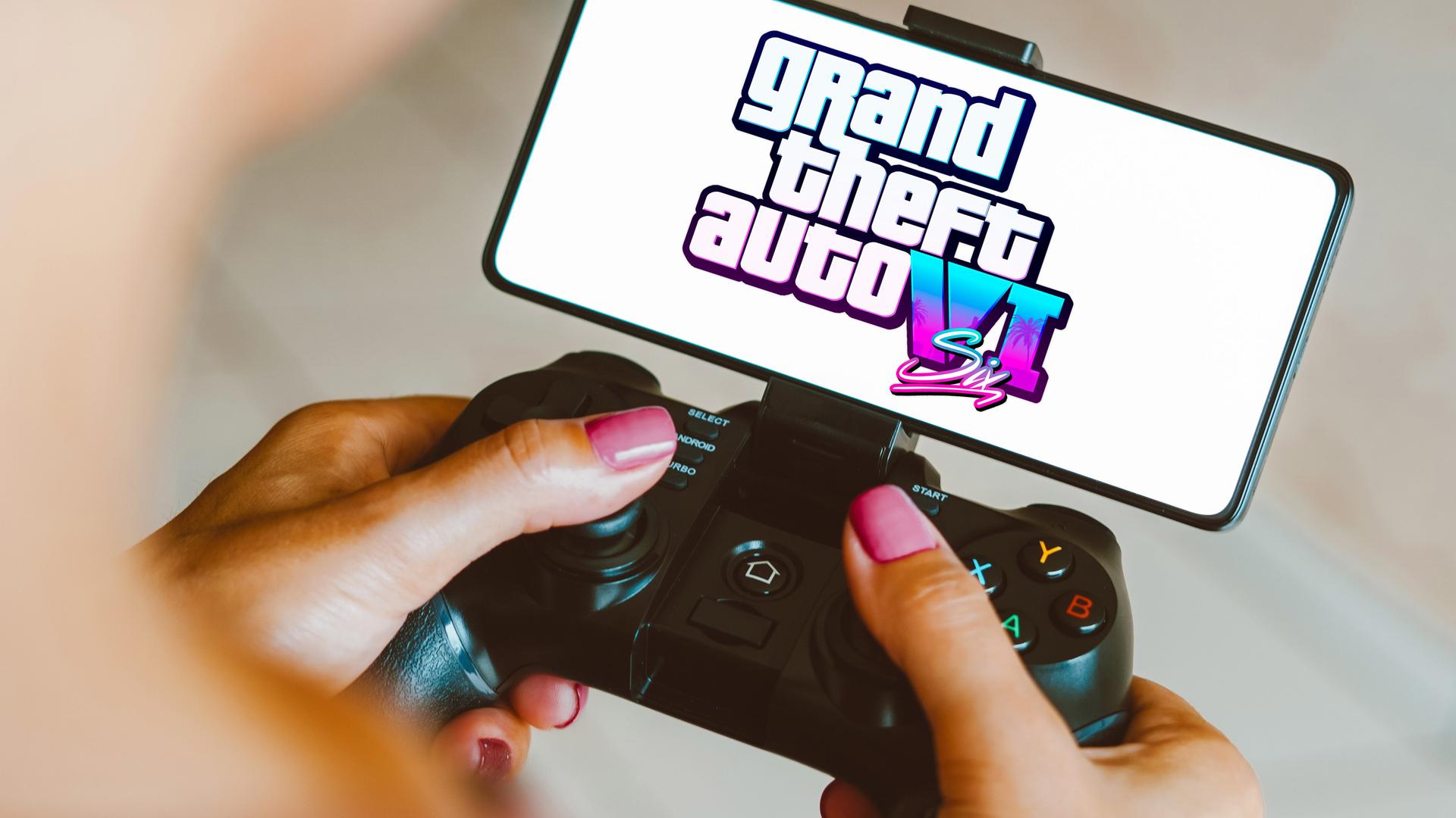 Eine Hand mit lackierten Fingernägeln spielt auf einer Konsole das Game GTA VI