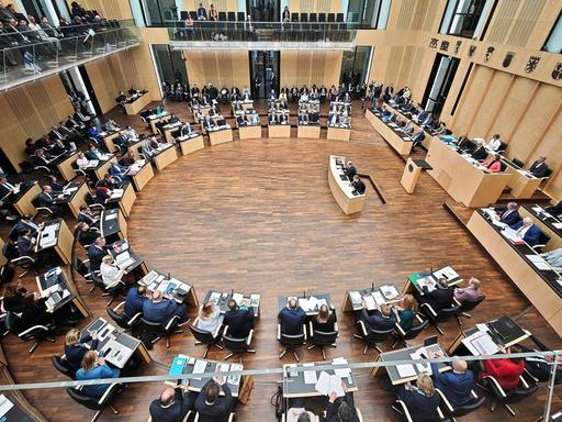 Blick ins Plenum bei einer Sitzung des Deutschen Bundesrats in Berlin. Blick ins Plenum bei einer Sitzung des Deutschen Bundesrats in Berlin.