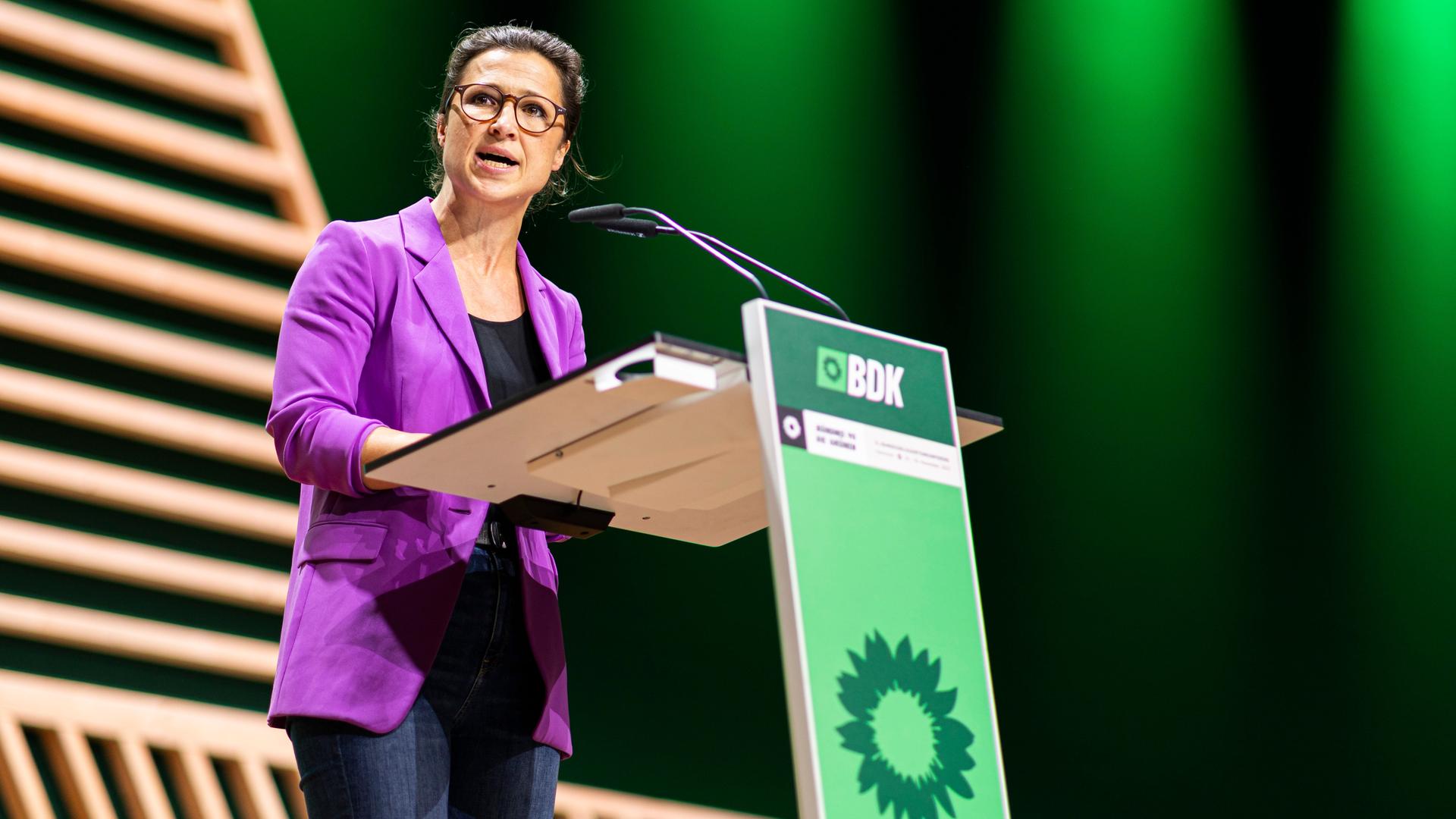 Hannah Neumann (Bündnis 90/Die Grünen), Mitglied des Europäischen Parlaments, spricht beim Bundesparteitag von Bündnis 90/Die Grünen.